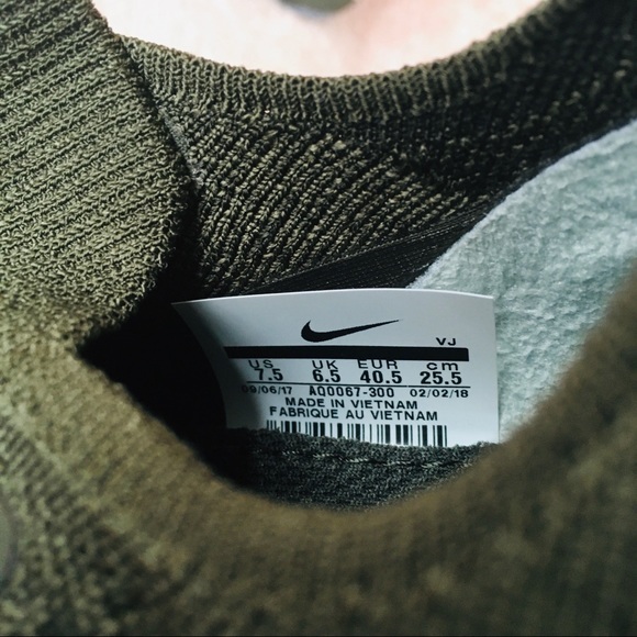 SOLD!NIKE Flyknit Epic React Army Green - Picture 3 of 10